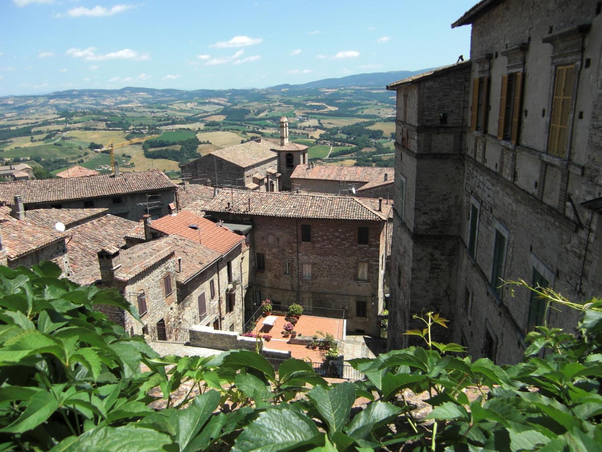 Residenza D'Epoca San Lorenzo Tre Тоди Екстериор снимка